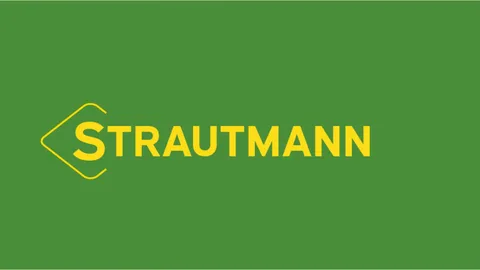 Gelber Schriftzug Logo Strautmann auf grünem Hintergrund