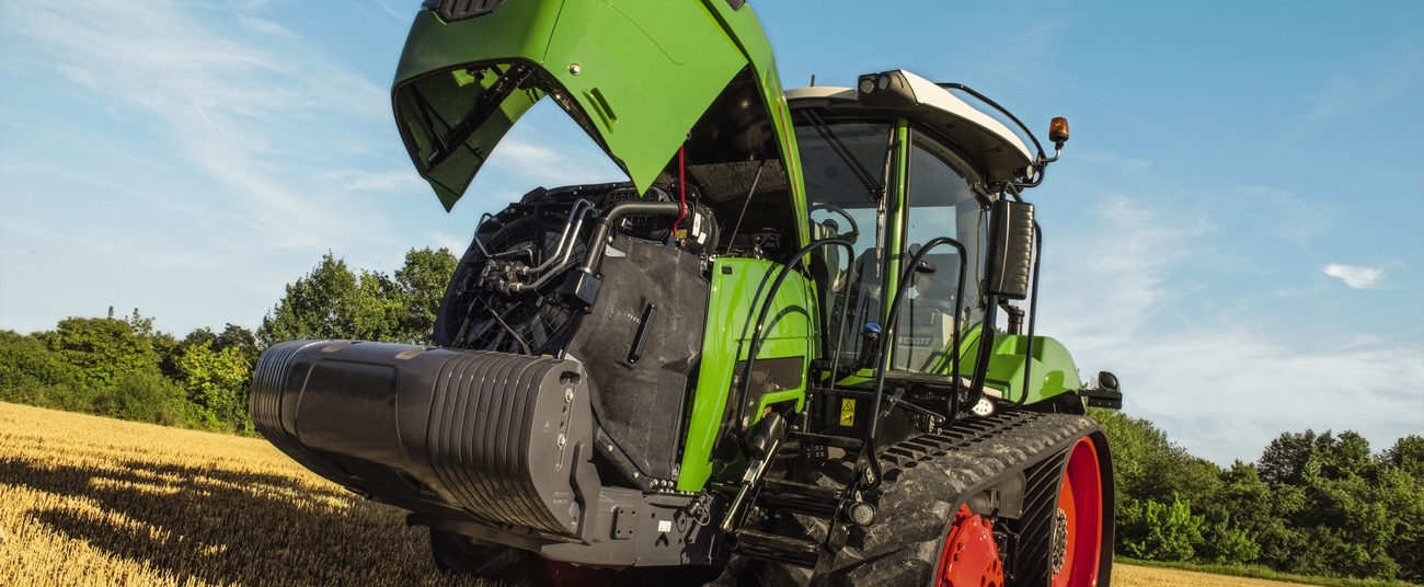 Fendt 900 Vario MT geöffnete Motorhaube