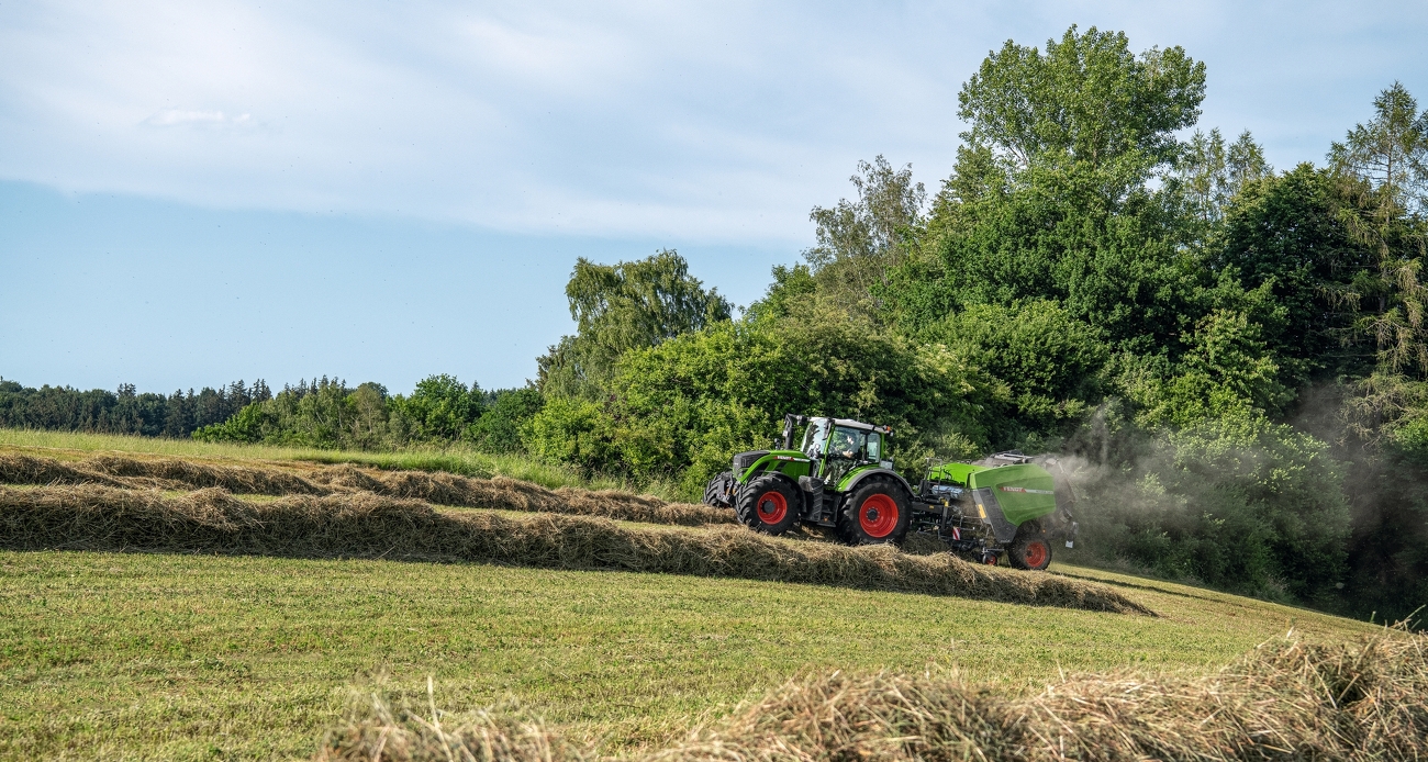 Fendt 700 Vario mit Rotana 180 V Xtra