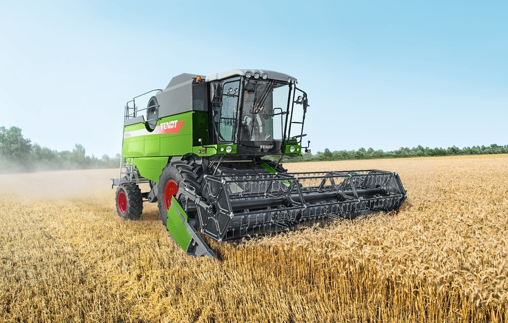 Fendt E-Serie Mähdrescher beim Drusch von Weizen