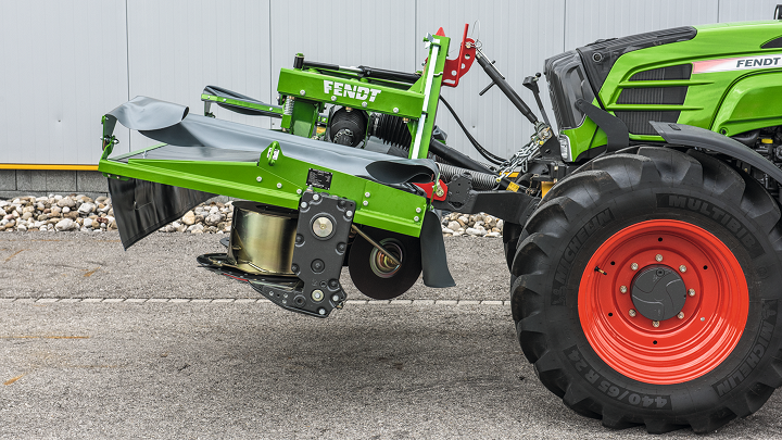 Fendt Slicer 260 FP mit Pendelbock Seitenansicht des Fendt Slicers 260 FPS mit Pendelbock