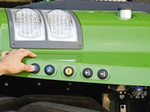 Fendt 900 Vario MT Bedienung am Kotflügel