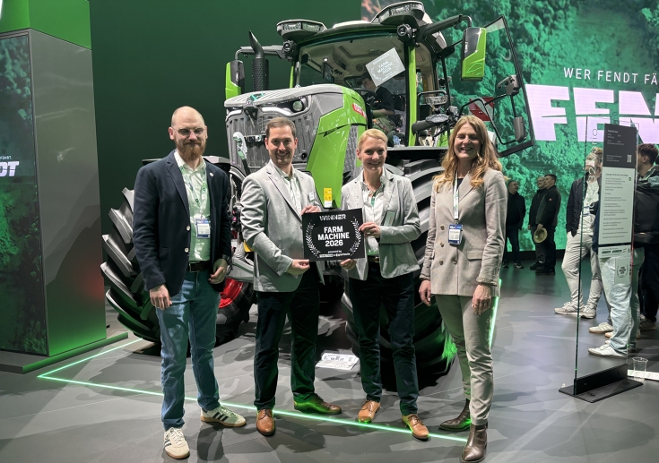 Fendt Katana mit Farm Machine Aufkleber