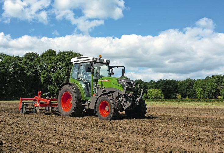 Fendt tractor at work