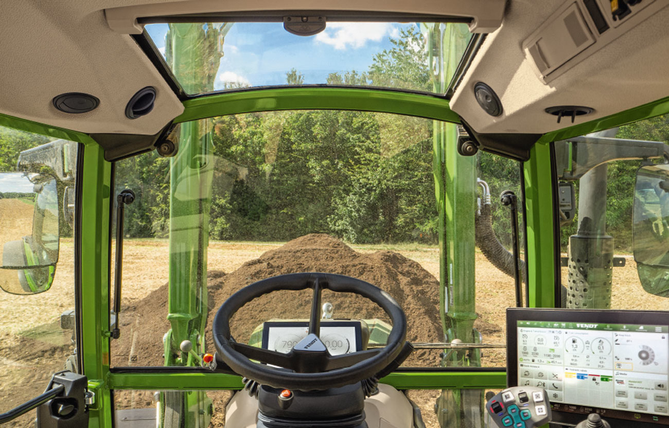 Interior view of the Fendt 200 Vario cab