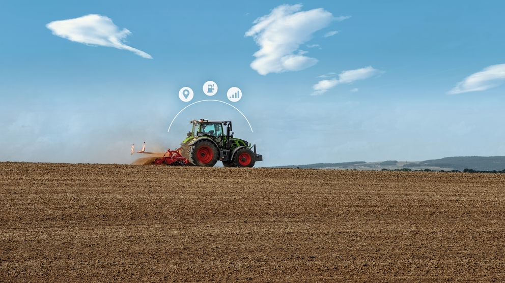 Fendt 500 Vario driving across field with cultivator with three digitally added icons to Fendt Connect