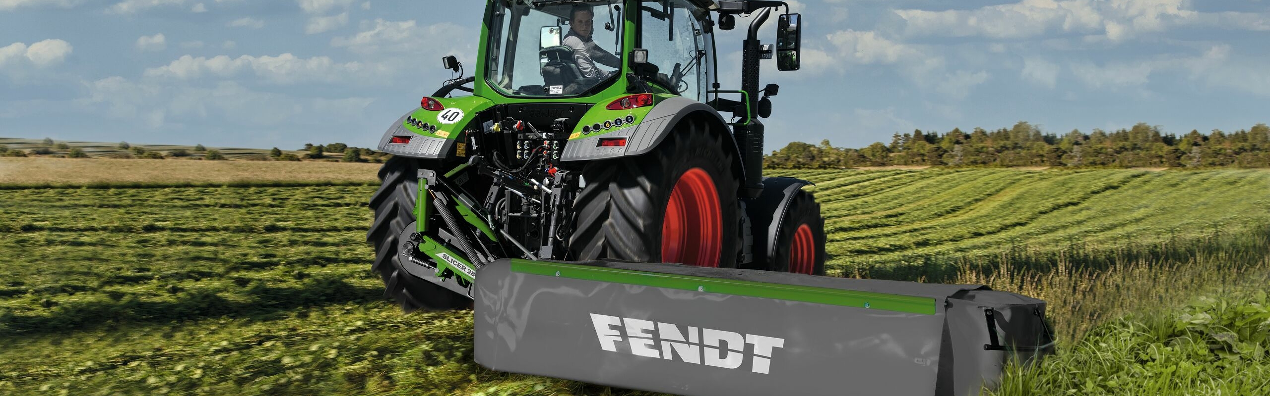 Fendt Slicer ISL Fendt Slicer ISL in use attached to a green Fendt tractor.