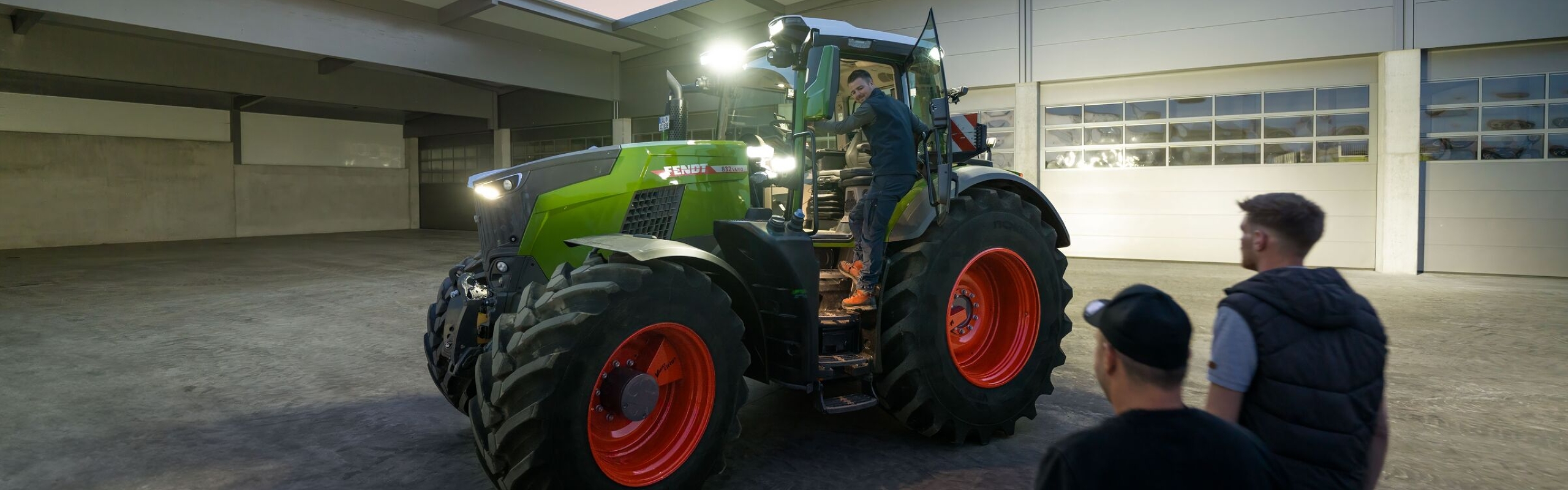 View into the courtyard of a contract farmer who has the Fendt 800 Vario tractor fully lit and ready for his drivers