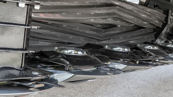 Close-up of the Fendt Slicer steel rollers