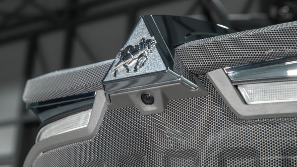 Visão detalhada do capô digital e da câmera traseira da Fendt