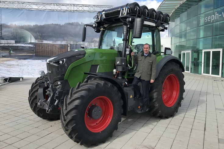 Fendt stellt ersten Wasserstofftraktor auf Wasserstoffgipfel aus