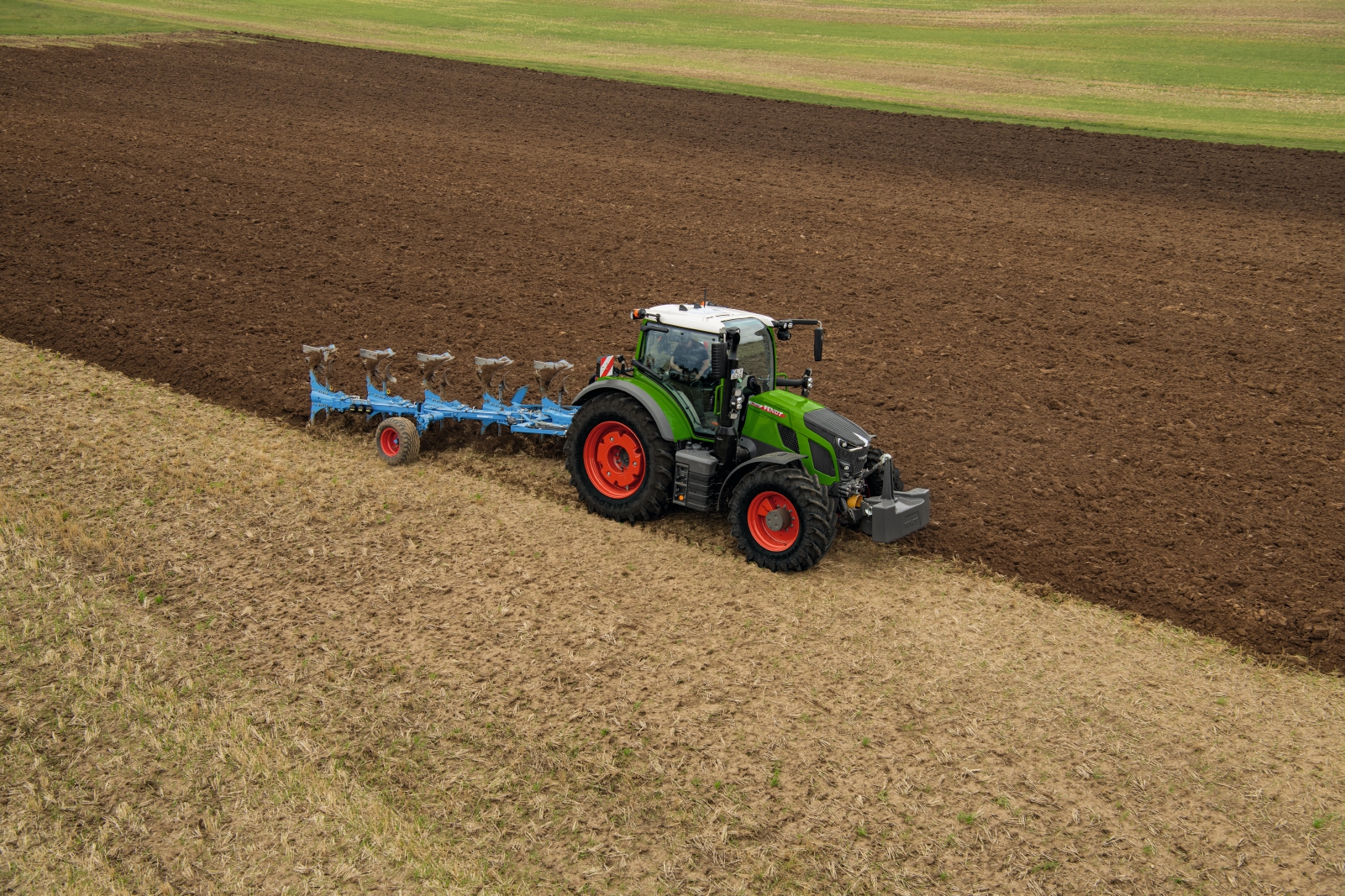 Gänzlich neue Baureihe: Natürlich überlegen. Fendt 600 Vario