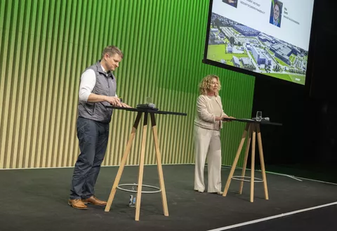 Ingrid Bußjäger-Martin begrüßte die Gäste gemeinsam mit Nils-Christoph Gerth (Fendt)