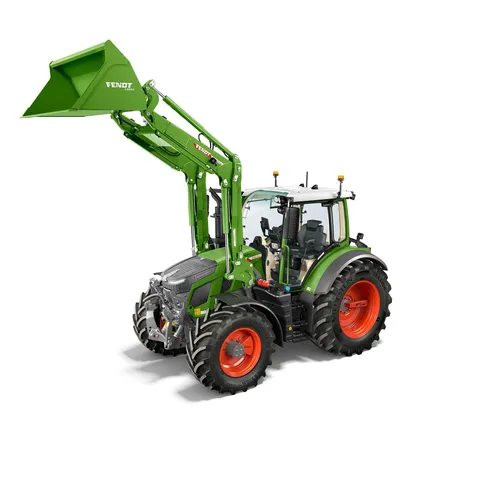 Ein freigestellter grüner Fendt 500 Vario steht mit erhobener Schaufel da.