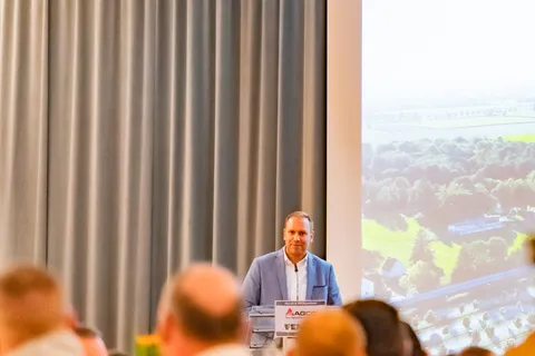 Jochen Gnann (Leiter des Fendt Werkes in Asbach-Bäumenheim)