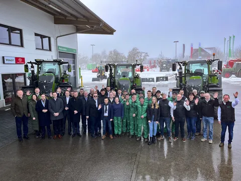 Übergabe Fendt 832 Vario in Ermetzhofen