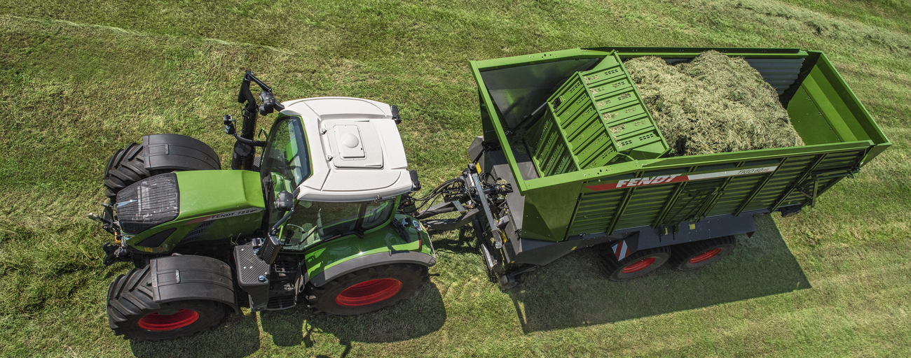 Fendt Tigo Tandemladewagen mit Fendt 700 Traktor