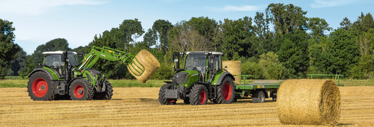 Fendt 500 Vario mit Cargo Frontlader und Fendt 300 Vario mit Ballenwagen