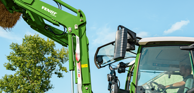 Fendt Cargo Schwinge und geöffnete Frontscheibe