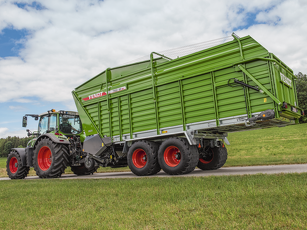 Fendt Tigo Ladewagen mit Fendt Vario Traktor