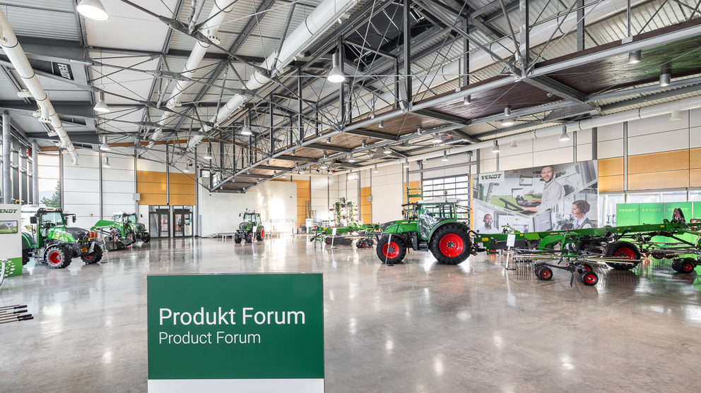 Das Produktforum bietet Ihnen mit seiner preisgekrönten Architektur die Möglichkeit, das komplette Fendt Full-Line Programm ganz nah in Augenschein zu nehmen und sich über die wegweisende Vario-Technologie sowie neue Produkte zu informieren.