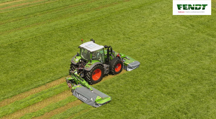 Der Fendt Cutter beim Mähen im Grünland.