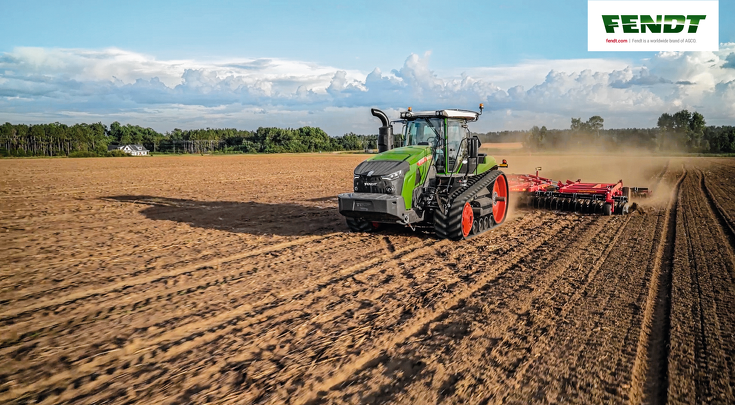 Fendt 1100 Vario MT mit Scheibenegge auf dem Acker.