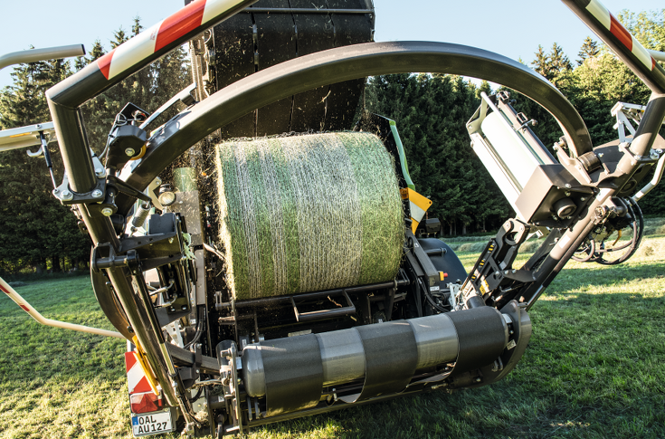 Fendt Rotana 160 V Combi Fendt Rotana 160 V Combi beim Ballenpressen