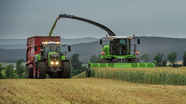 Fendt Katana mit Fendt 700 Vario bei der Ernte