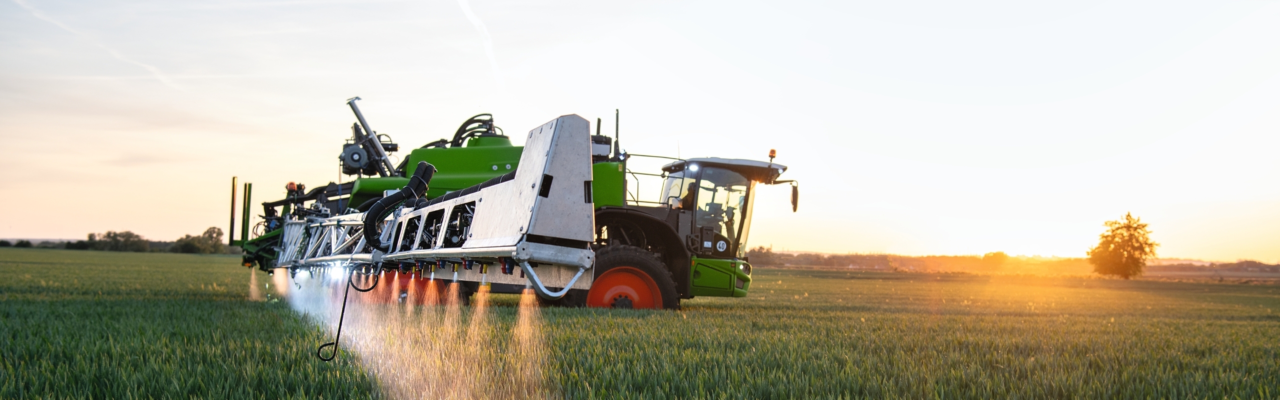 Fendt Rogator 600 Gen2 bei Sonnenuntergang