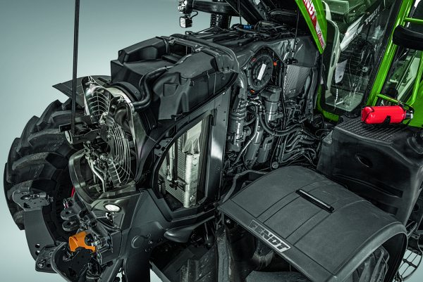 Fendt 700 Vario Gen7 Motor Nahaufnahme von Motor und Lüfter des Fendt 700 Vario Gen7.