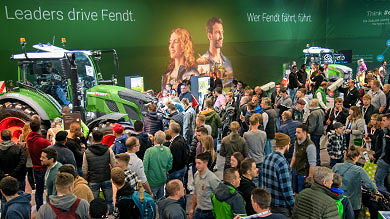 Viele AGRITECHNICA Besucher auf dem Fendt Stand