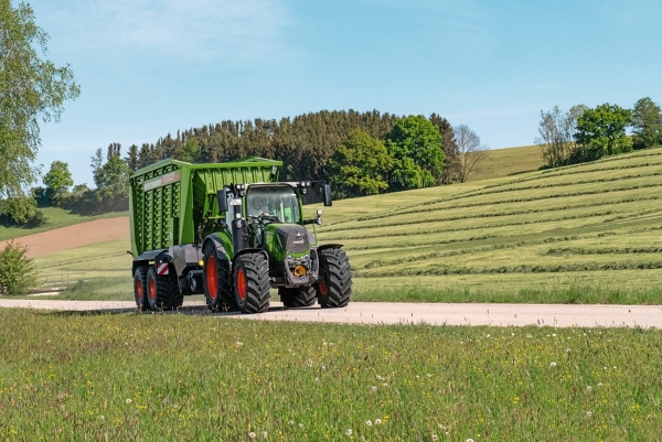 Fendt 300 Vario mit Fendt Tigo Fendt 300 Vario mit Fendt Tigo