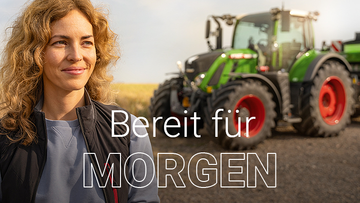Am linken Bildrand steht freudestrahlend eine Landwirtin mit blonden Locken, hinter ihr ein Fendt-Traktor. Im Vordergrund steht "Bereit für MORGEN".