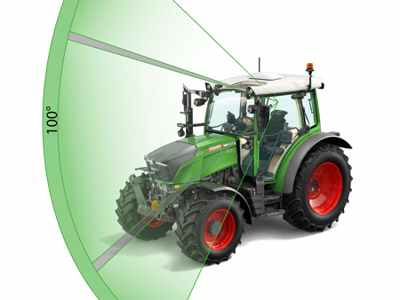 Freigestelltes Bild eines Fendt Traktor mit skizziertem 100° Sichtwinkel auf der vertikalen Achse für die perfekte Rundumsicht