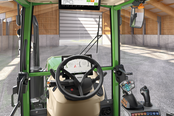 Die Kabine des Fendt 200 V/F/P Vario mit Lenkrad und FendtONE Joystick ist zu sehen. Neben dem Joystick befindet sich der 3L-Joystick und zwei Linearmodule sind vorhanden. Zudem gibt es das 12‘‘ Terminal im Dach.