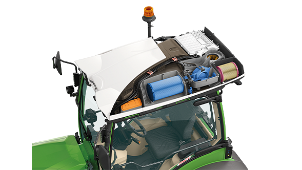 Die Kabine des Fendt 200 V/F/P Vario ist am Dach weiß und teilweise aufgeschnitten, um das Innere des Kabinendaches zuzeigen. Innen werden die verschiedenen Komponenten des Kat.4 Filterschutzsystems gezeigt.