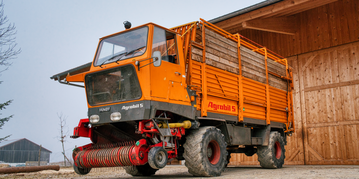 Ein Fendt Agrobil S auf einem Hof