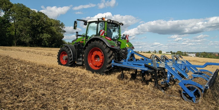 Fendt 600 Vario beim grubbern