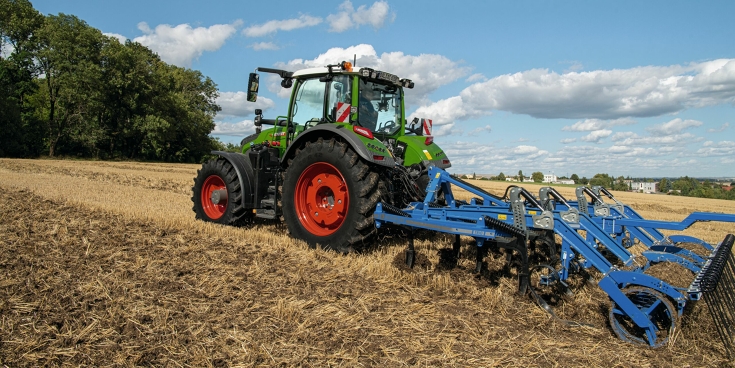 Fendt 600 Vario beim grubbern