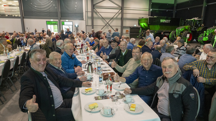 Gäste bei der Fendt Ehemaligenfeier 2025 im Fendt Forum
