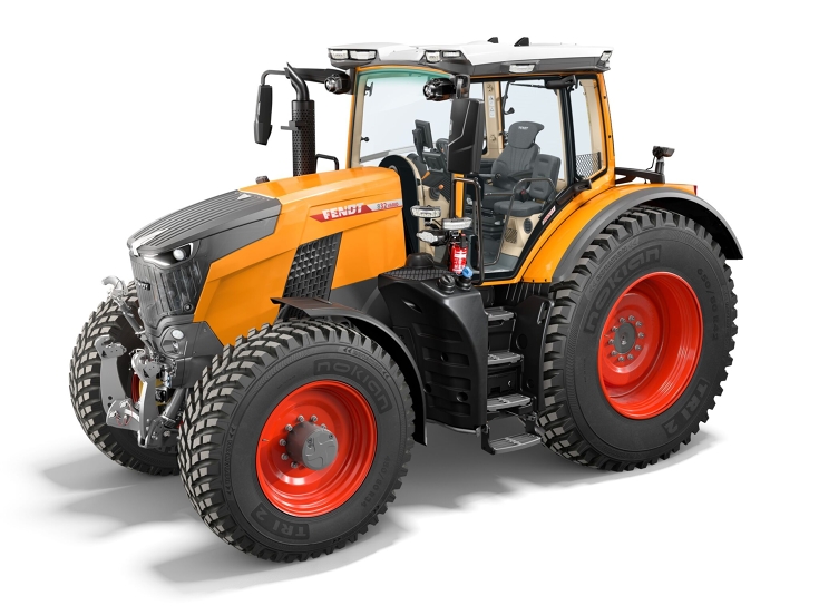 Fendt 800 Vario in Kommunalfarben Ein freigestellter Fendt 800 in der Kommunalfarbe orange