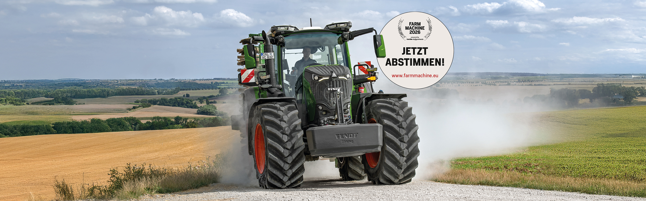 Frontansicht des Fendt 800 Vario Gen5 mit dem Abstimmhinweis zur Farm Machine 2026