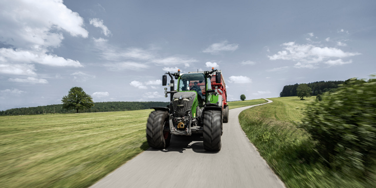 Fendt 700 Vario Gen7.1 beim Abtransport fahren