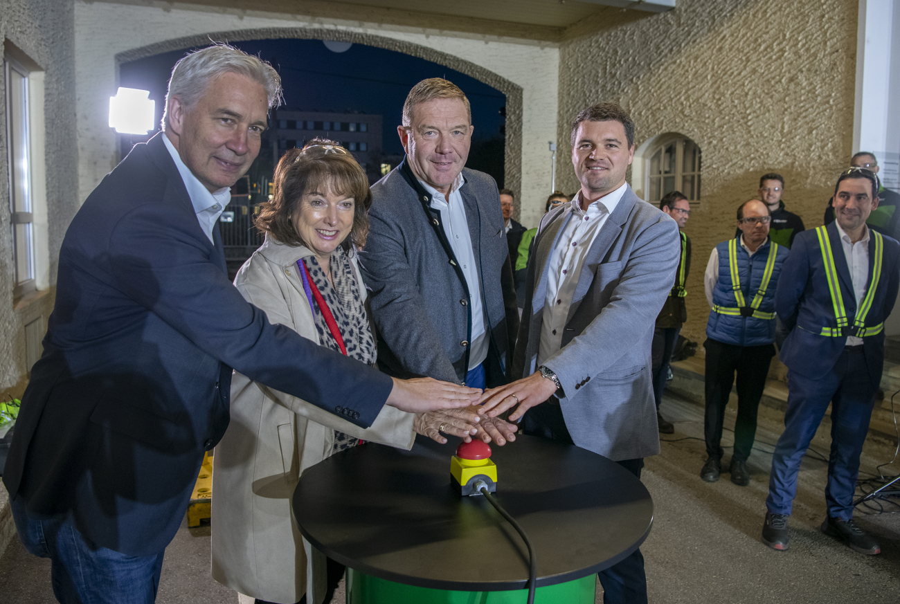 Ekkehart Gläser, Rita Maria Zinnecker, Christoph Gröblinghoff und Michael Eichinger weihen das neue Fendt Hochregallager ein