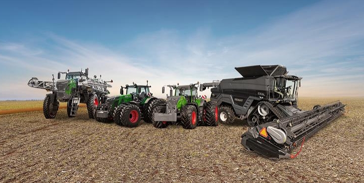 Fendt Rogator 900, 2 Fendt Traktoren rechts: Fendt IDEAL