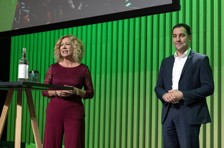 Ingrid Bußjäger-Martin (Geschäftsführerin Finanzen und IT Fendt) mit Dr. Josef Mayer (Geschäftsführer Forschung & Entwicklung Fendt)