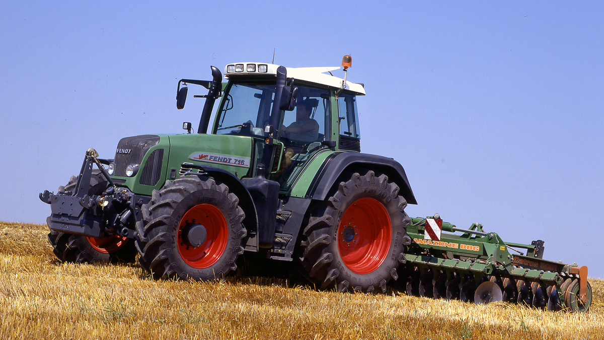 En Fendt 716 Vario Gen2 ved markarbejdet i år 2003
