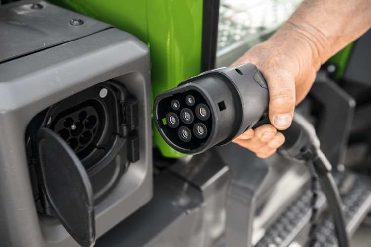 Fendt e100 V Vario laadimispistik Fendt e100 V Vario laadimispistiku lähivõte