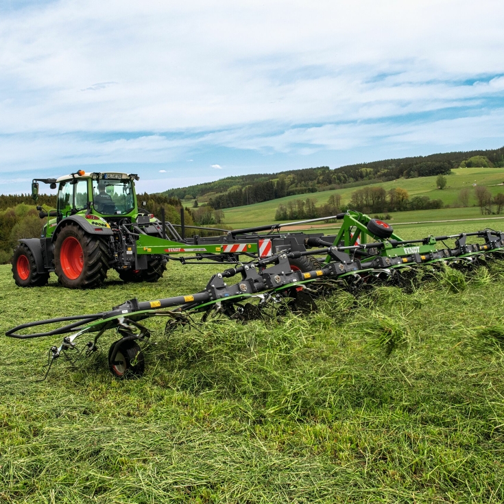 Fendti traktor ja Fendti kaaruti töötamas